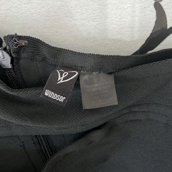 Windsor Black Mini Bodycon Dress 50% OFF  Cut Out Front One Shoulder Size Medium - Picture 3 of 4